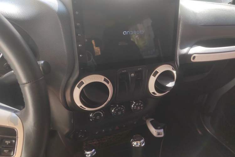 Used Jeep Wrangler 2013 3.6L Sahara two-door model Audio And AC Panel