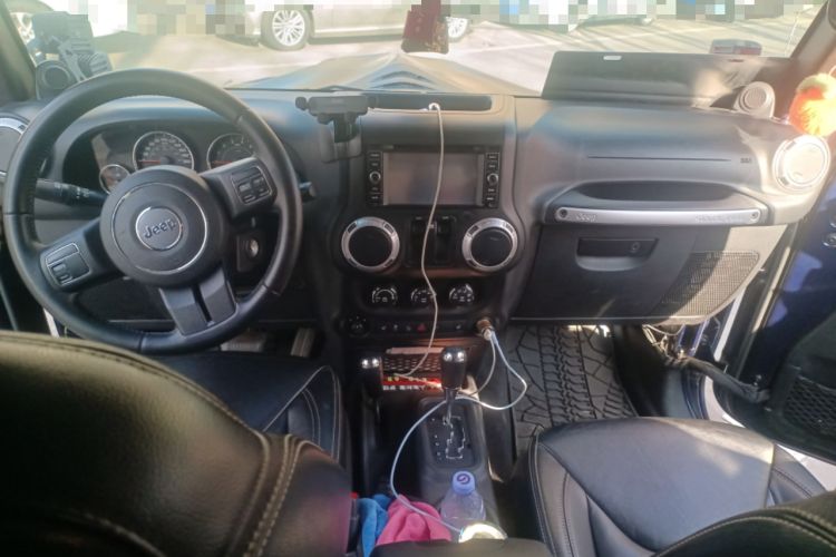 Used Jeep Wrangler 2013 3.6L Sahara two-door model Center Console