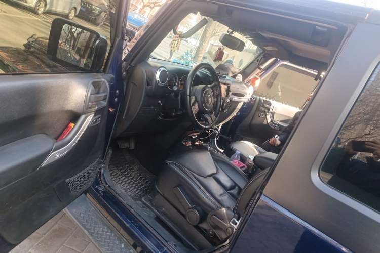 Used Jeep Wrangler 2013 3.6L Sahara two-door model Driver Seat