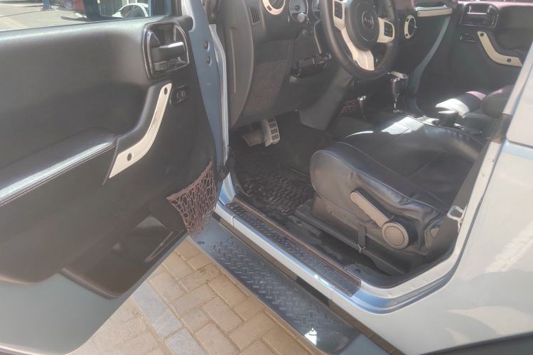Used Jeep Wrangler 2013 3.6L Sahara two-door model Driver Seat