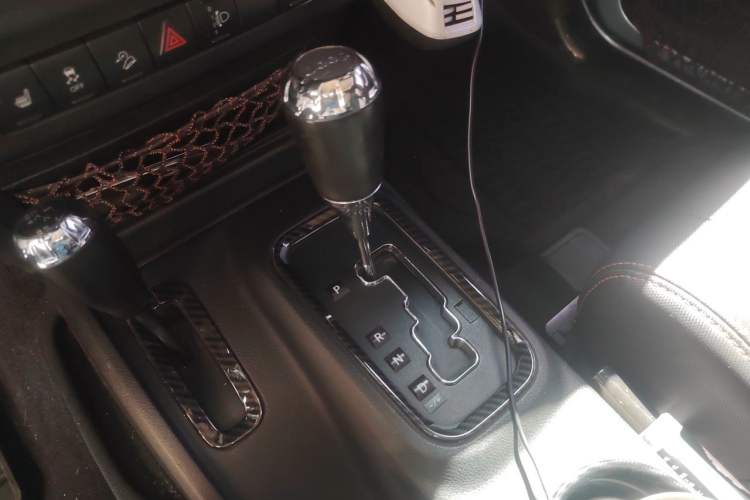 Used Jeep Wrangler 2013 3.6L Sahara two-door model Gear Lever