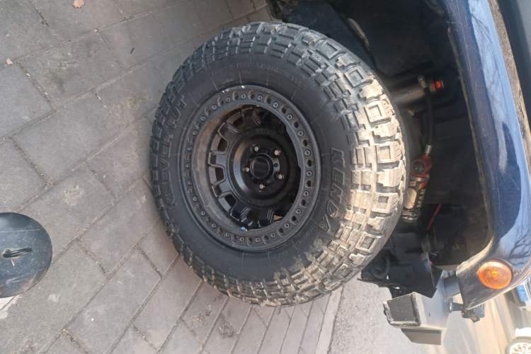 Used Jeep Wrangler 2013 3.6L Sahara two-door model Right Front Wheel Hub
