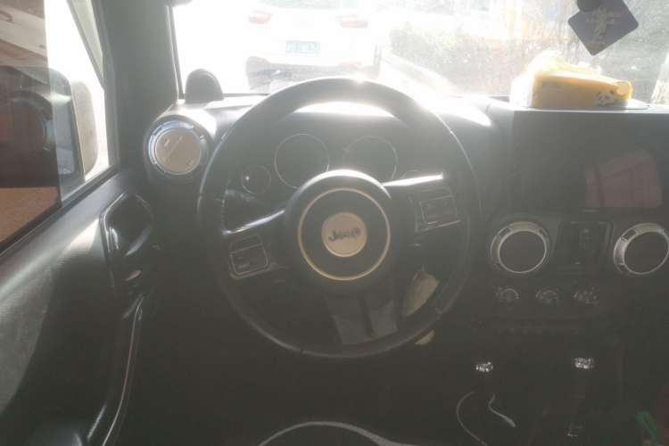 Used Jeep Wrangler 2013 3.6L Sahara Four-Door Edition Steering Wheel