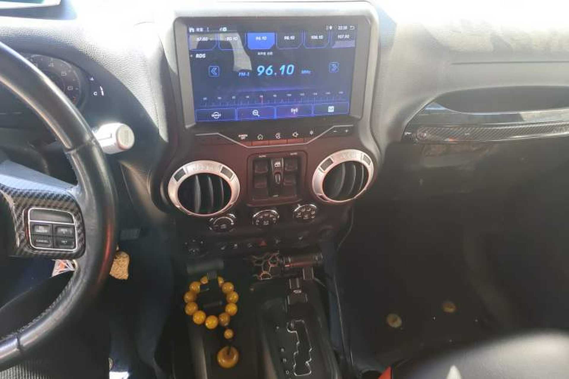 Used Jeep Wrangler 2013 3.6L Sahara Four-Door Edition Audio And AC Panel