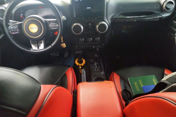 Used Jeep Wrangler 2013 3.6L Sahara Four-Door Edition Center Console