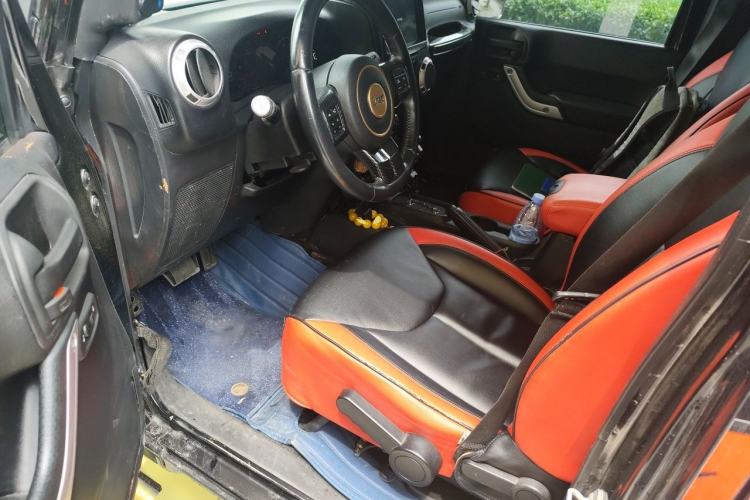 Used Jeep Wrangler 2013 3.6L Sahara Four-Door Edition Driver Seat