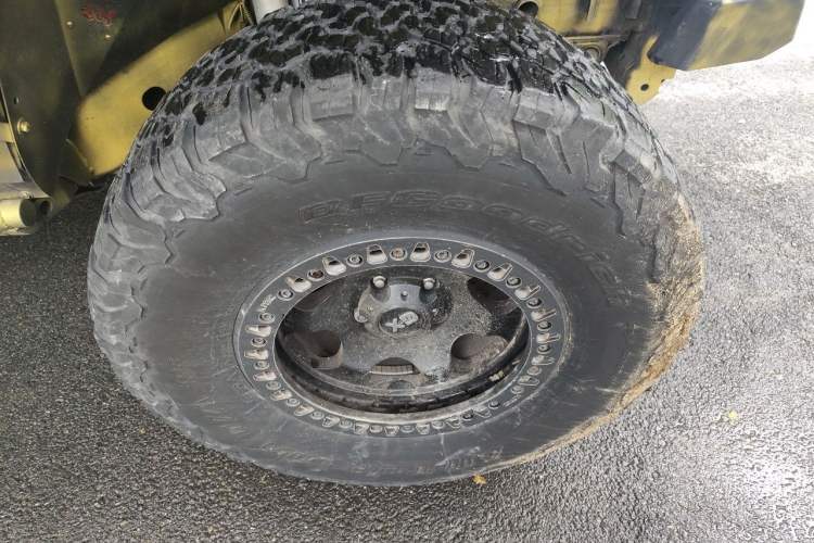 Used Jeep Wrangler 2013 3.6L Sahara Four-Door Edition Right Front Wheel Hub