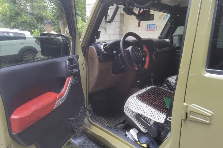 Used Jeep Wrangler 2013 3.6L Sahara Four-Door Edition Driver Seat