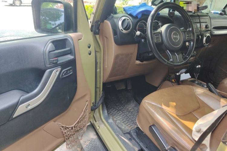 Used Jeep Wrangler 2013 3.6L Sahara two-door model Driver Seat