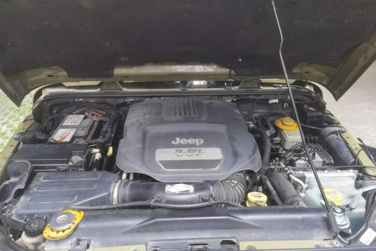 Used Jeep Wrangler 2013 3.6L Sahara Four-Door Edition Engine Bay