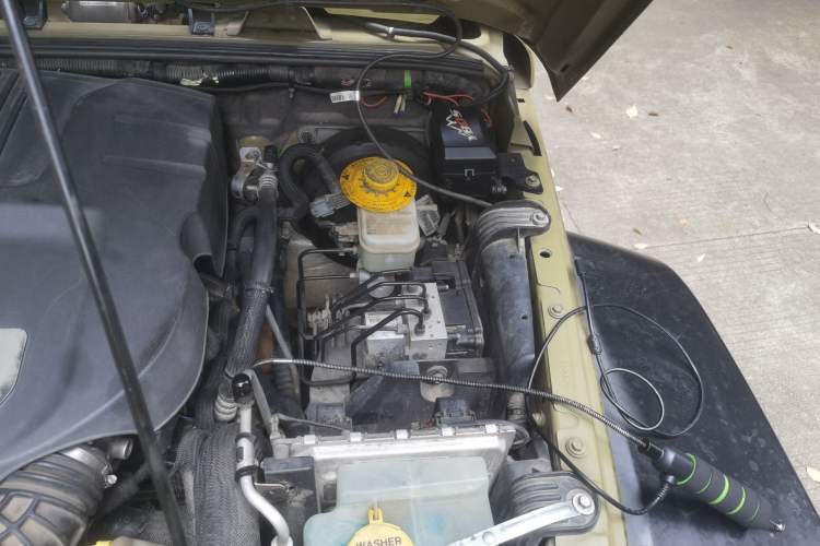Used Jeep Wrangler 2013 3.6L Sahara Four-Door Edition Engine Bay Left