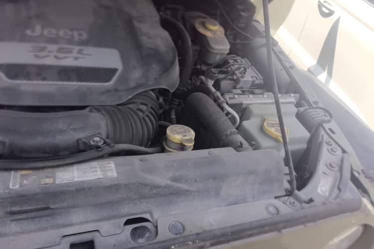 Used Jeep Wrangler 2013 3.6L Rubicon two-door version Engine Bay Left