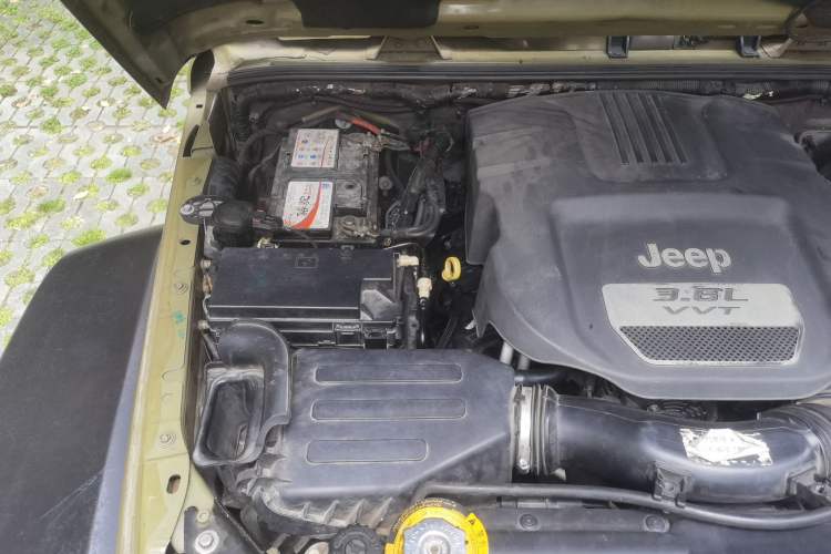 Used Jeep Wrangler 2013 3.6L Sahara Four-Door Edition Engine Bay Right