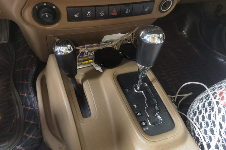 Used Jeep Wrangler 2013 3.6L Sahara Four-Door Edition Gear Lever