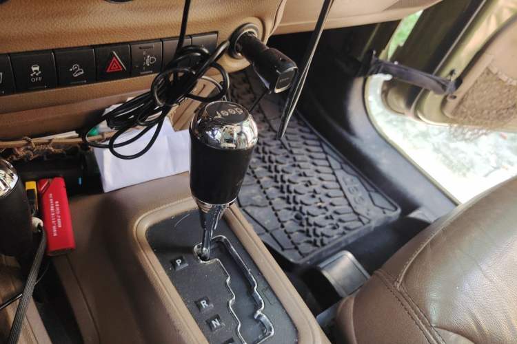 Used Jeep Wrangler 2013 3.6L Sahara two-door model Gear Lever