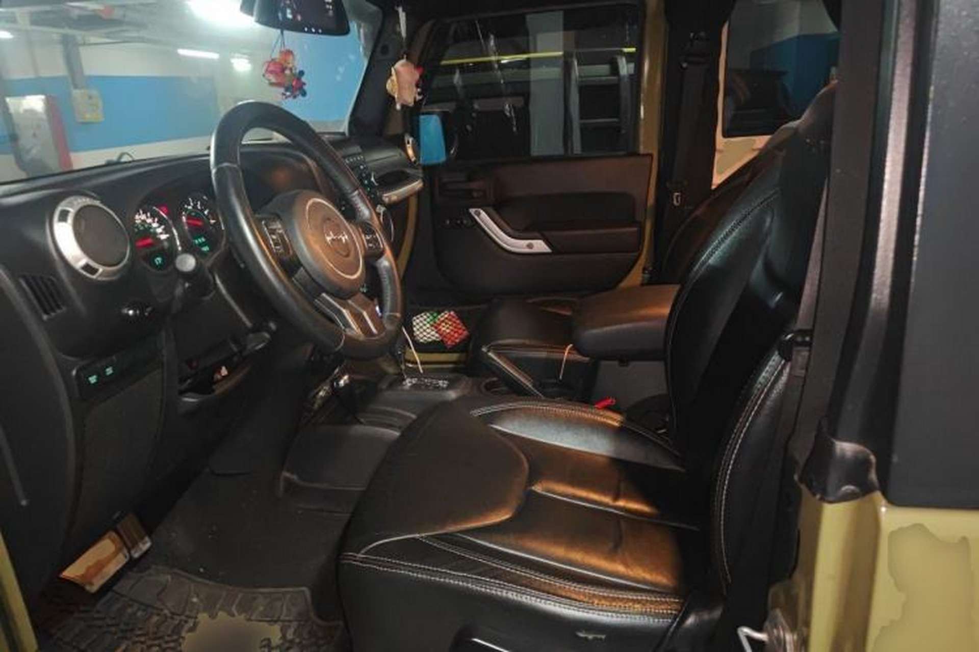 Used Jeep Wrangler 2013 3.6L Rubicon two-door version Left Front Seat