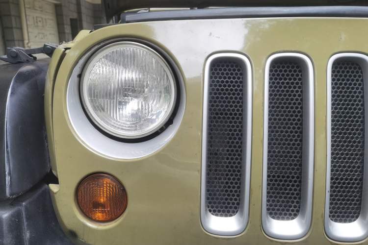 Used Jeep Wrangler 2013 3.6L Sahara Four-Door Edition Right Front Headlight