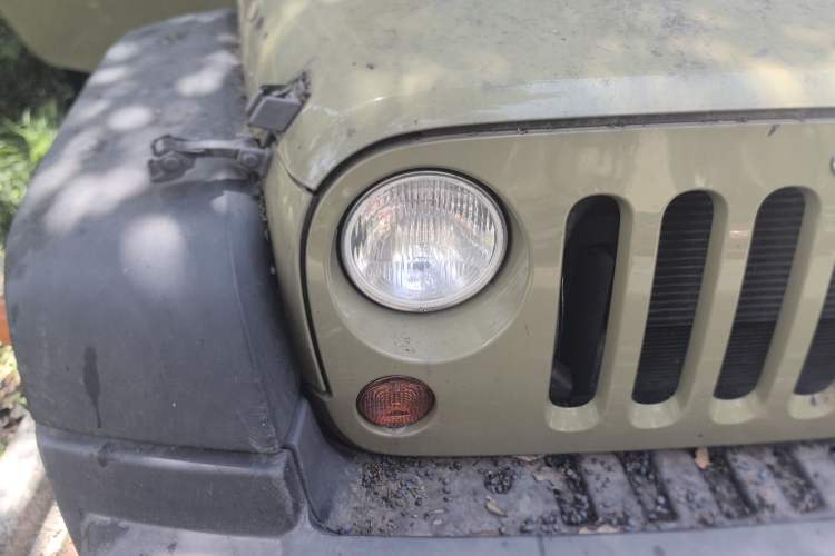 Used Jeep Wrangler 2013 3.6L Rubicon two-door version Right Front Headlight