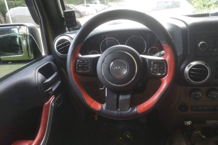 Used Jeep Wrangler 2013 3.6L Sahara Four-Door Edition Steering Wheel