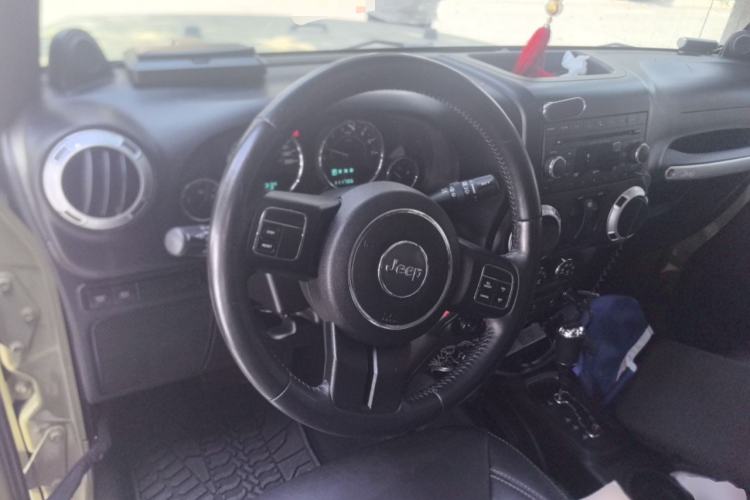 Used Jeep Wrangler 2013 3.6L Rubicon two-door version Steering Wheel