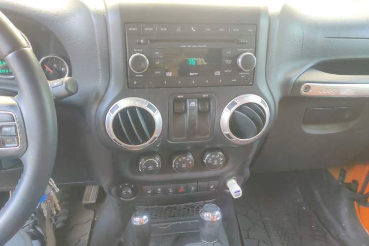 Used Jeep Wrangler 2013 3.6L Sahara two-door model Audio And AC Panel
