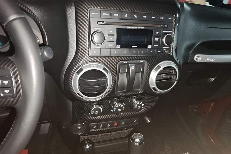 Used Jeep Wrangler 2013 3.6L Sahara two-door model Audio And AC Panel