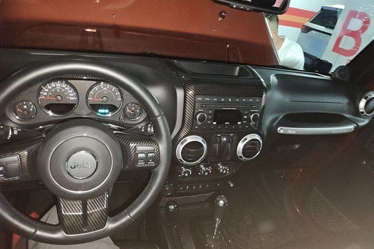 Used Jeep Wrangler 2013 3.6L Sahara two-door model Center Console