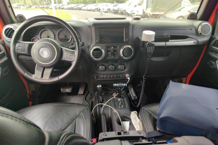Used Jeep Wrangler 2013 3.6L Sahara Four-Door Edition Center Console