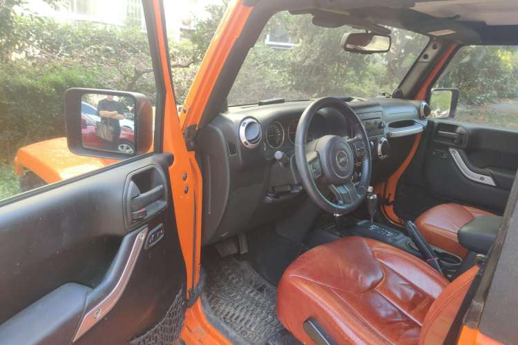 Used Jeep Wrangler 2013 3.6L Sahara two-door model Driver Seat