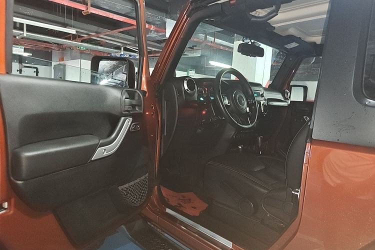 Used Jeep Wrangler 2013 3.6L Sahara two-door model Driver Seat