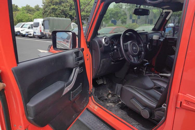 Used Jeep Wrangler 2013 3.6L Sahara Four-Door Edition Driver Seat