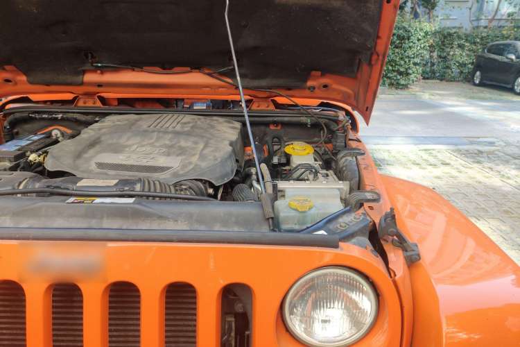 Used Jeep Wrangler 2013 3.6L Sahara two-door model Engine Bay Left