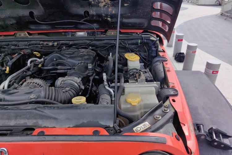 Used Jeep Wrangler 2013 3.6L Sahara Four-Door Edition Engine Bay Left