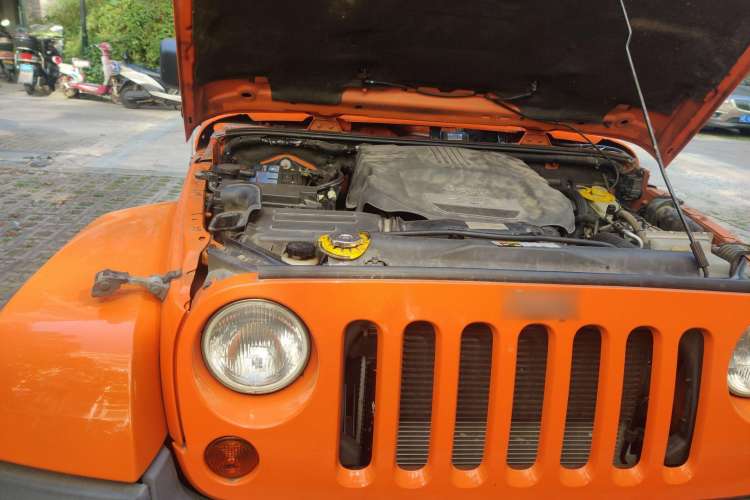 Used Jeep Wrangler 2013 3.6L Sahara two-door model Engine Bay Right