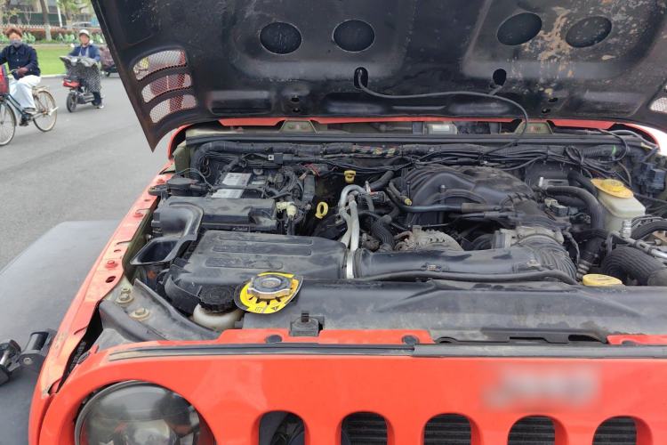 Used Jeep Wrangler 2013 3.6L Sahara Four-Door Edition Engine Bay Right