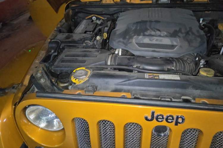 Used Jeep Wrangler 2013 3.6L Sahara Four-Door Edition Engine Bay Right