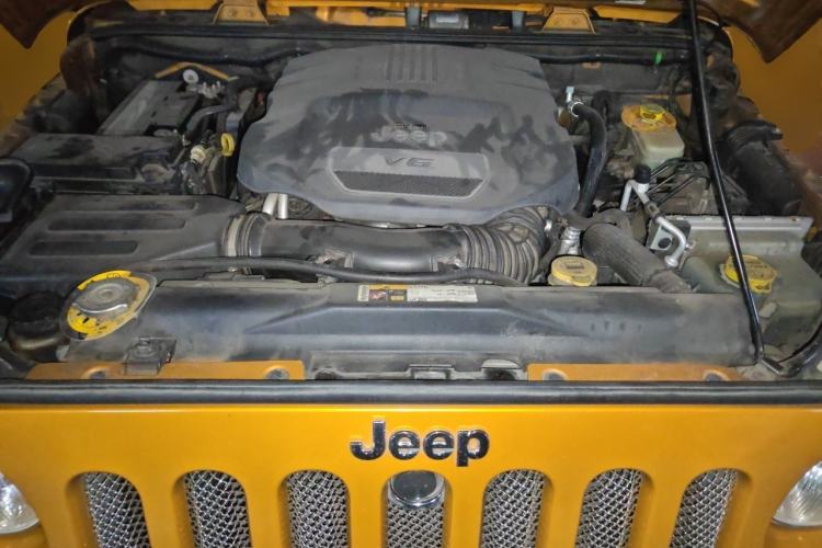 Used Jeep Wrangler 2013 3.6L Sahara Four-Door Edition Engine Bay