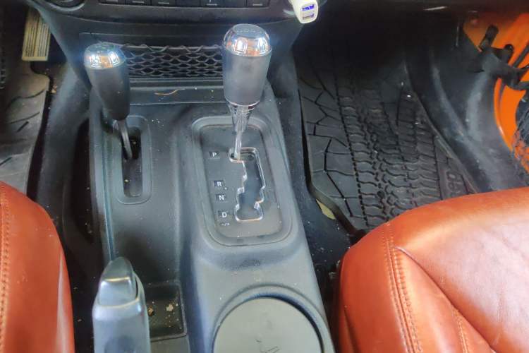Used Jeep Wrangler 2013 3.6L Sahara two-door model Gear Lever