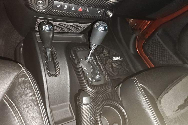 Used Jeep Wrangler 2013 3.6L Sahara two-door model Gear Lever