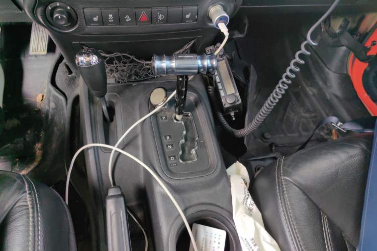 Used Jeep Wrangler 2013 3.6L Sahara Four-Door Edition Gear Lever