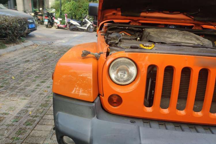 Used Jeep Wrangler 2013 3.6L Sahara two-door model Right Front Headlight