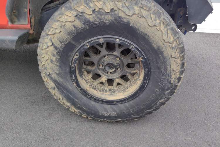Used Jeep Wrangler 2013 3.6L Sahara Four-Door Edition Right Front Wheel Hub