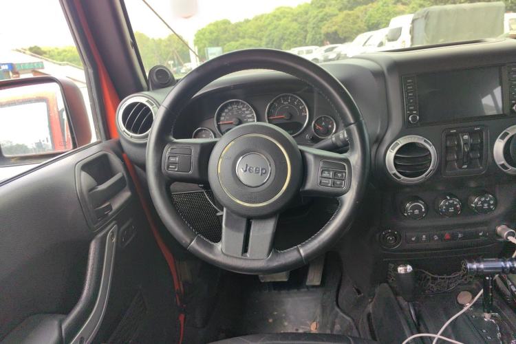 Used Jeep Wrangler 2013 3.6L Sahara Four-Door Edition Steering Wheel
