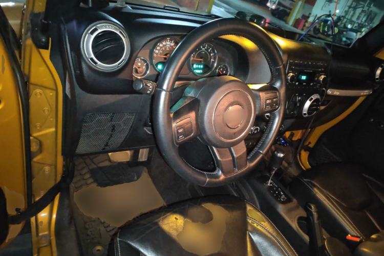 Used Jeep Wrangler 2013 3.6L Sahara Four-Door Edition Steering Wheel