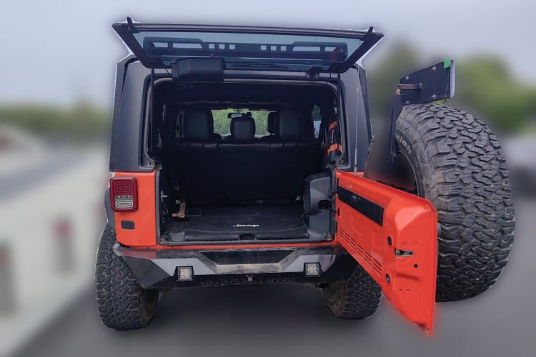Used Jeep Wrangler 2013 3.6L Sahara Four-Door Edition Trunk