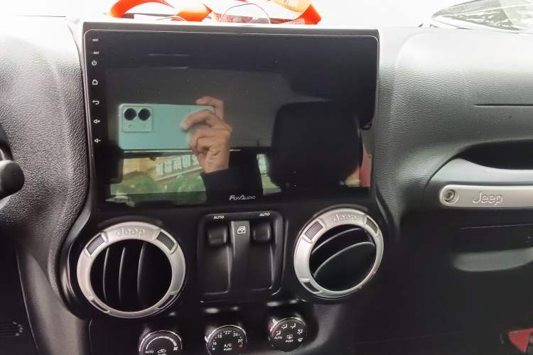 Used Jeep Wrangler 2013 3.6L Sahara two-door model Audio And AC Panel