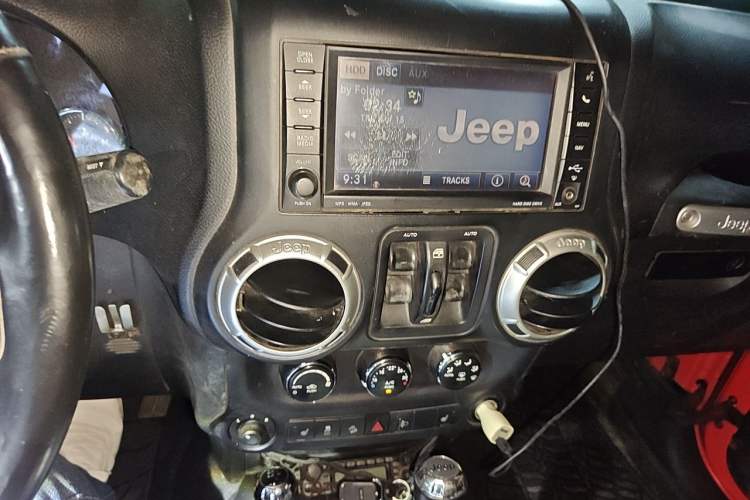 Used Jeep Wrangler 2013 3.6L Rubicon four-door model Audio And AC Panel