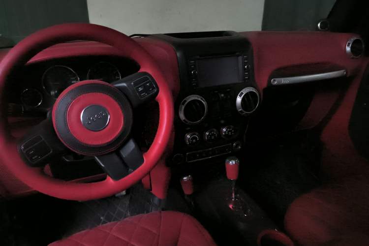 Used Jeep Wrangler 2013 3.6L Sahara two-door model Center Console
