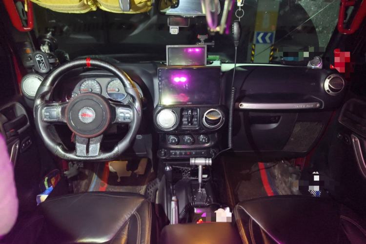 Used Jeep Wrangler 2013 3.6L Sahara Four-Door Edition Center Console