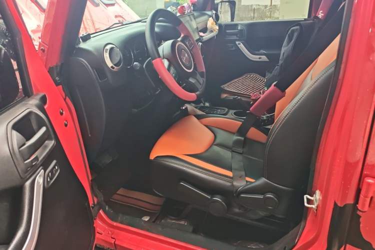 Used Jeep Wrangler 2013 3.6L Sahara Four-Door Edition Driver Seat